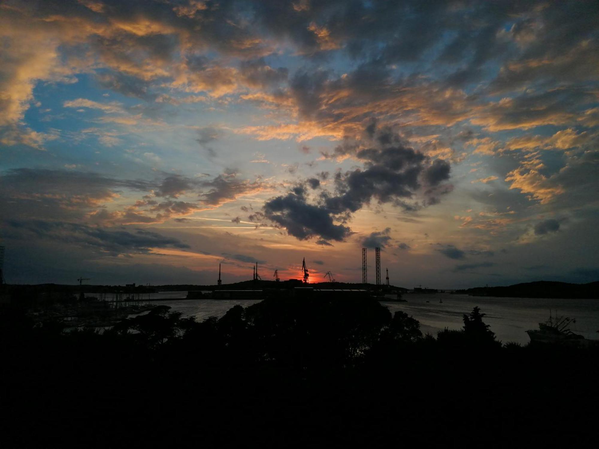 App Letta Sunset Pula Apartment Bagian luar foto